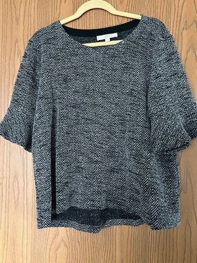LOFT Black and Gray Chevron Knit Top with Flutter Sleeves